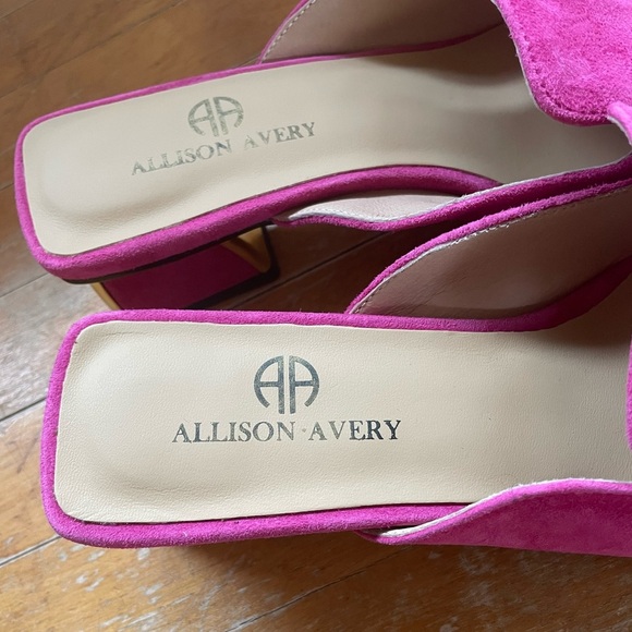 Allison Avery 6.5 Fuschia Mule in genuine suede, gold emblem block heel (1.5 in) - Picture 2 of 5